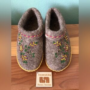 New Handmade Siberian Felt Wool Slippers Beaded 9